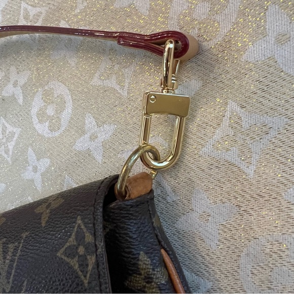 SOLD Louis Vuitton Crossbody Bag ❤️ - Picture 8 of 14